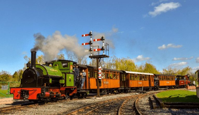 Green-train-Howard-with-train-men-smiling