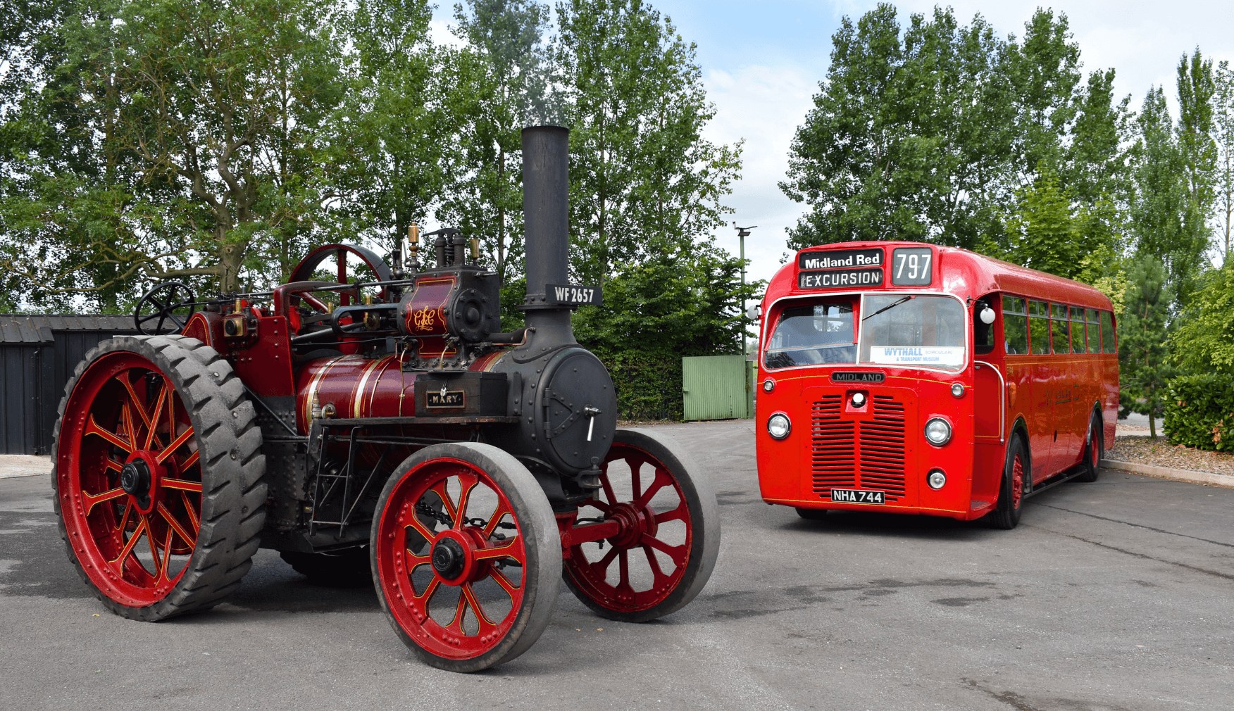Traction Engine and Bus at Statfold