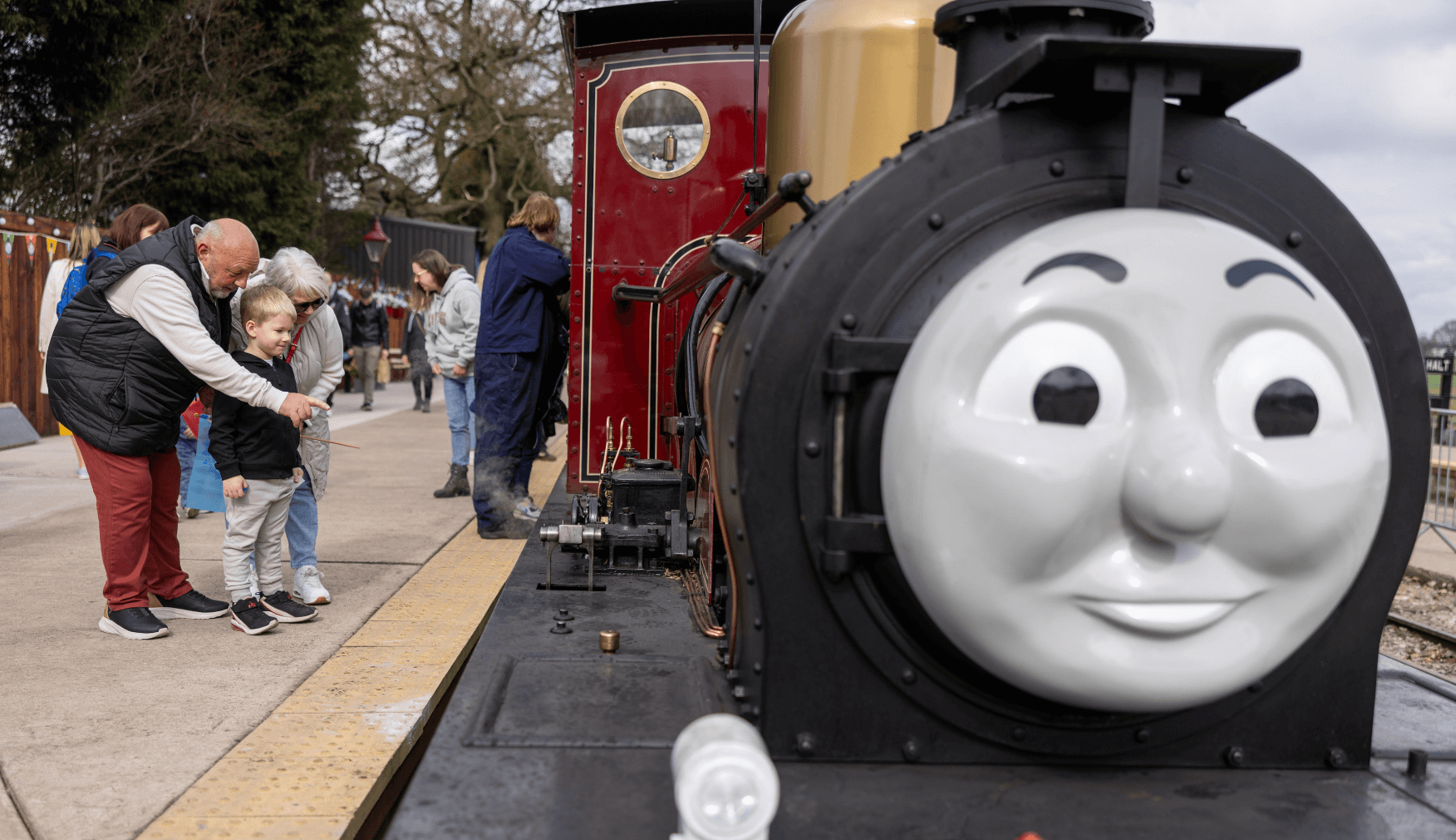 Family looking at James the Engine at Statfold Day Out With Thomas
