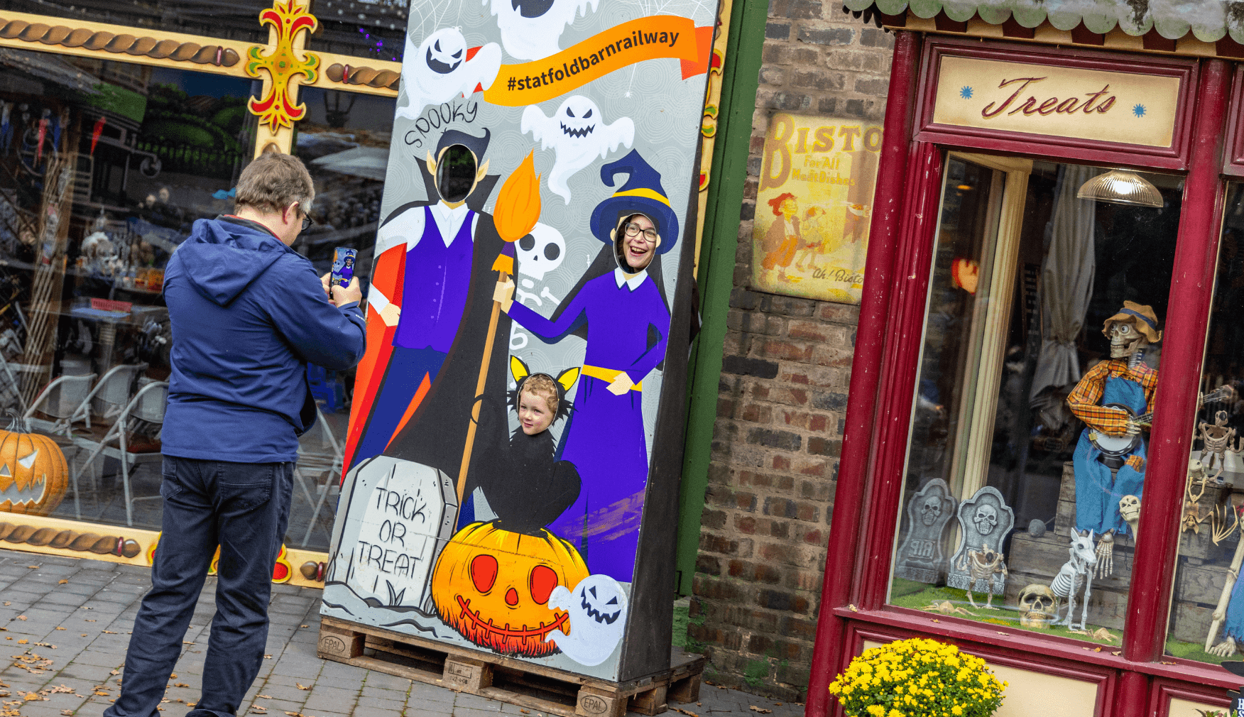 Family Photo in Halloween Pop Up