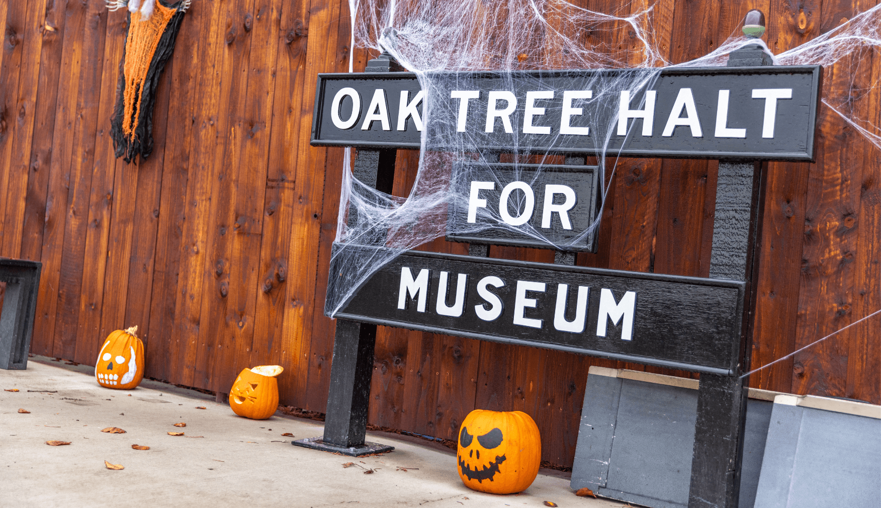 Halloween Oak Tree Halt Platform