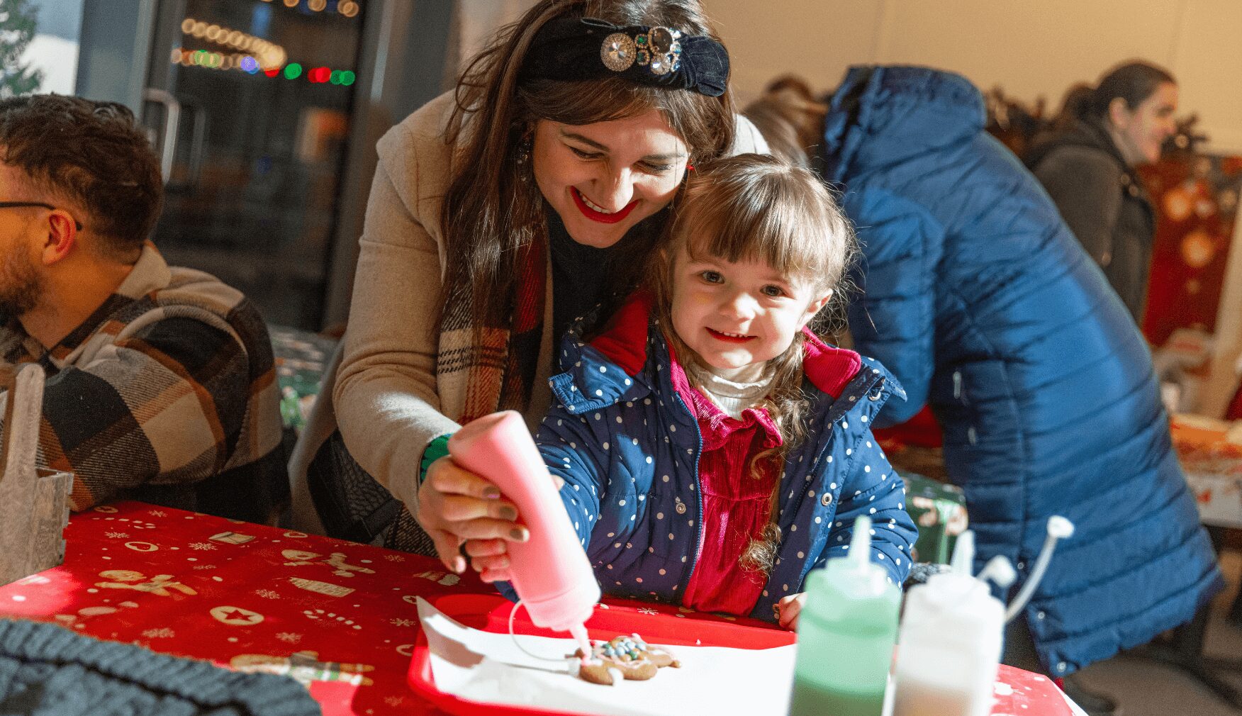Mom and Daughter decorating cookies at Statfold